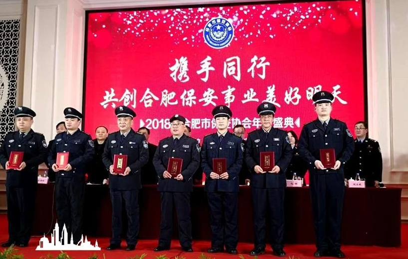 加強(qiáng)保安的業(yè)務(wù)培訓(xùn)，學(xué)區(qū)警務(wù)工作很重要